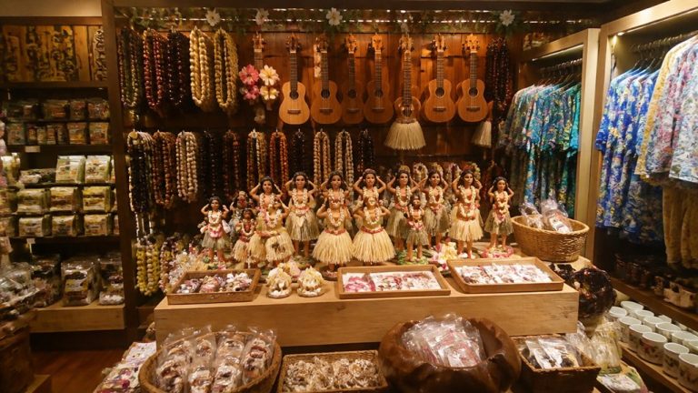waikiki post show souvenir shopping